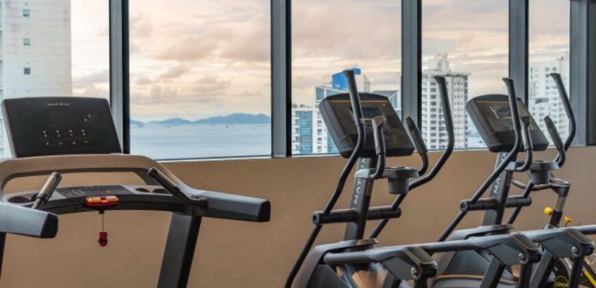 Furnished 1 BR Apartment with Ocean & Park Views for Business Stays