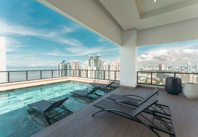 High-End Oceanfront 1-Bedroom Corporate Apartment – Panama City