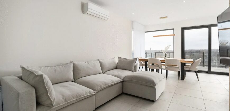 Luxurious Waterfront Condo