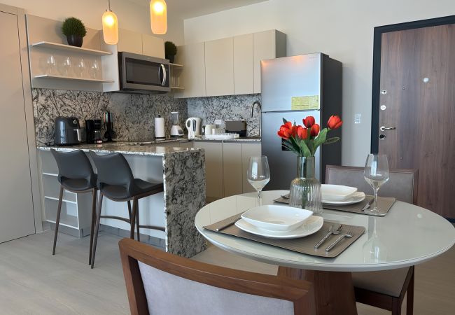Luxury 1-Bedroom with Ocean Views for Business Stays
