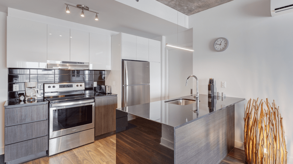 short-term rentals for individuals immigrating to Brossard, QC